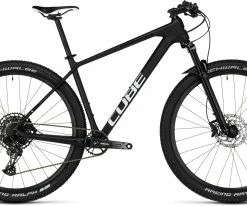 Cube Reaction C:62 ONE Carbon´n´white