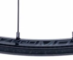ZIPP Jeu De Roues 3ZERO Moto 29" Tubeless Boost Sram/Shimano 10 ZIPP Jeu De Roues 3ZERO Moto 29" Tubeless Boost Sram/Shimano -vélo de route Zipp 3ZERO Moto Tubeless Boost Laufradsatz slate stealth 2
